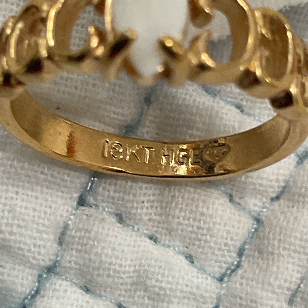 18K Elegant Gold and White Women's Ring Size 6 - Picture 4 of 8
